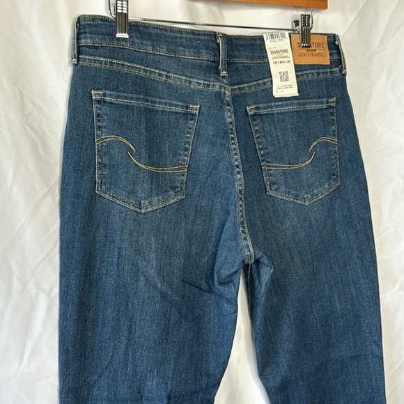 Women’s Signature Gold By Levi Strauss Mid Rise Straight Jeans - Picture 6 of 7